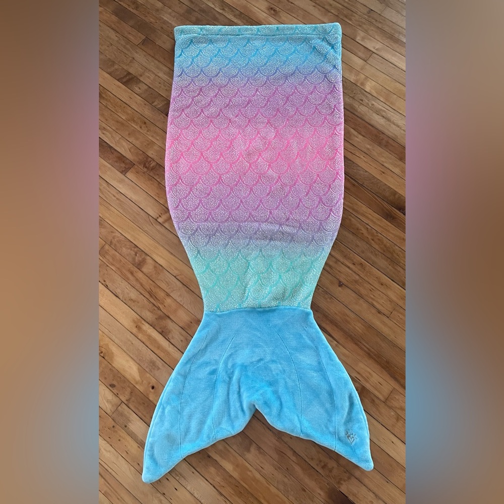 JUSTICE BRAND MERMAID BLANKET/WRAP. Great condition